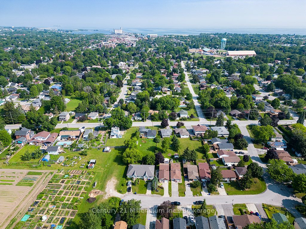 Photo of 20 Leslie Drive, Collingwood, ON L9Y 4P2 (MLS # S12450054)