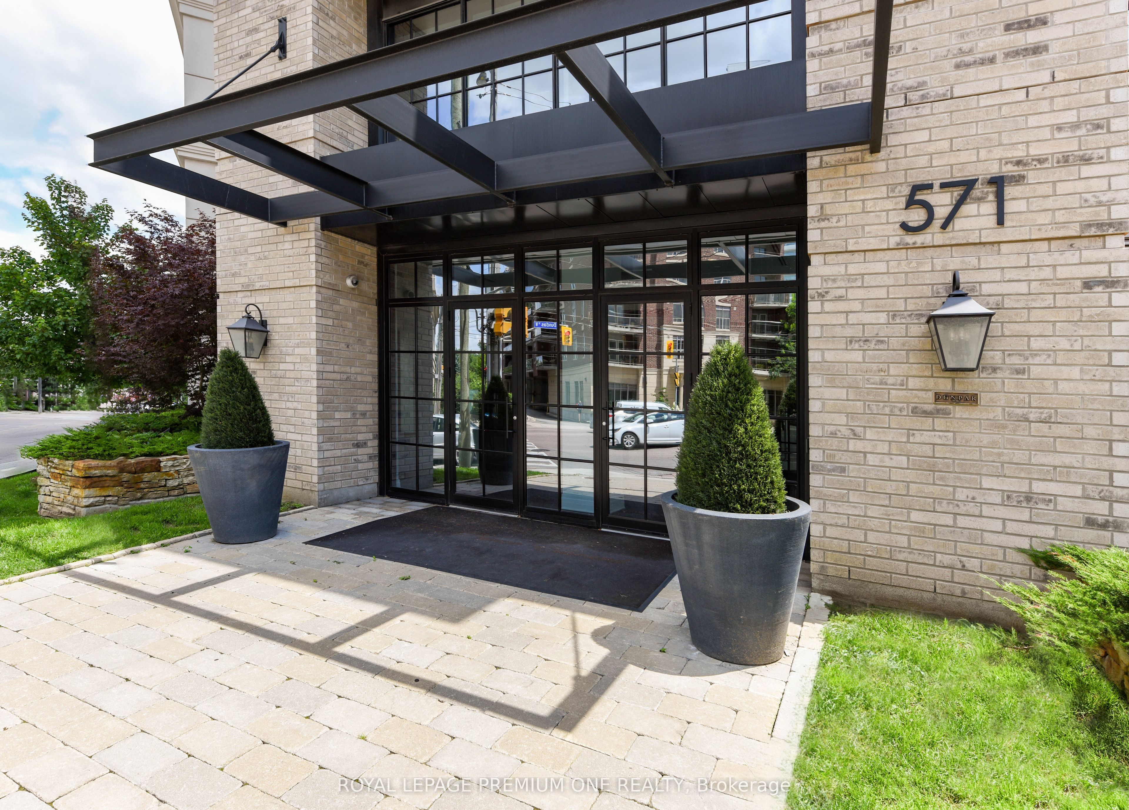 571 PRINCE EDWARD Drive N 610
