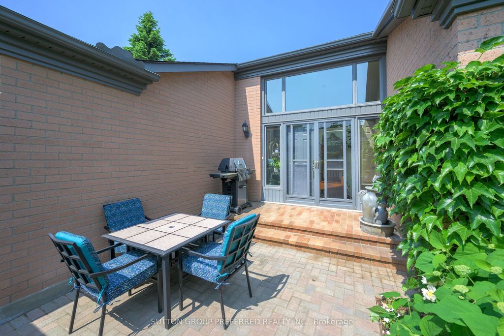 Photo of 50 Fiddlers Green Road #51, London North, ON N6H 4T4 (MLS # X12894124)