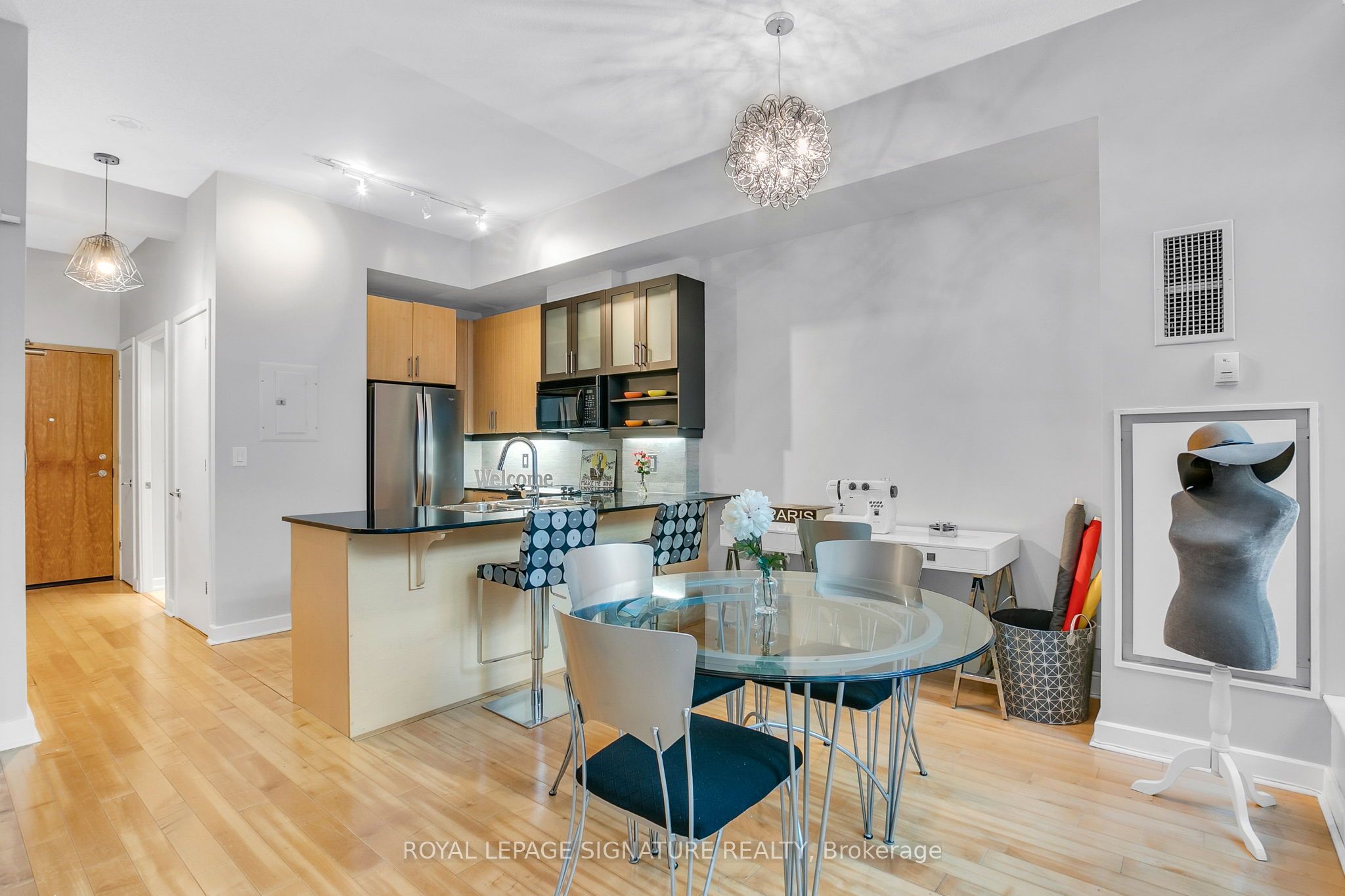 350 Wellington Street W G25