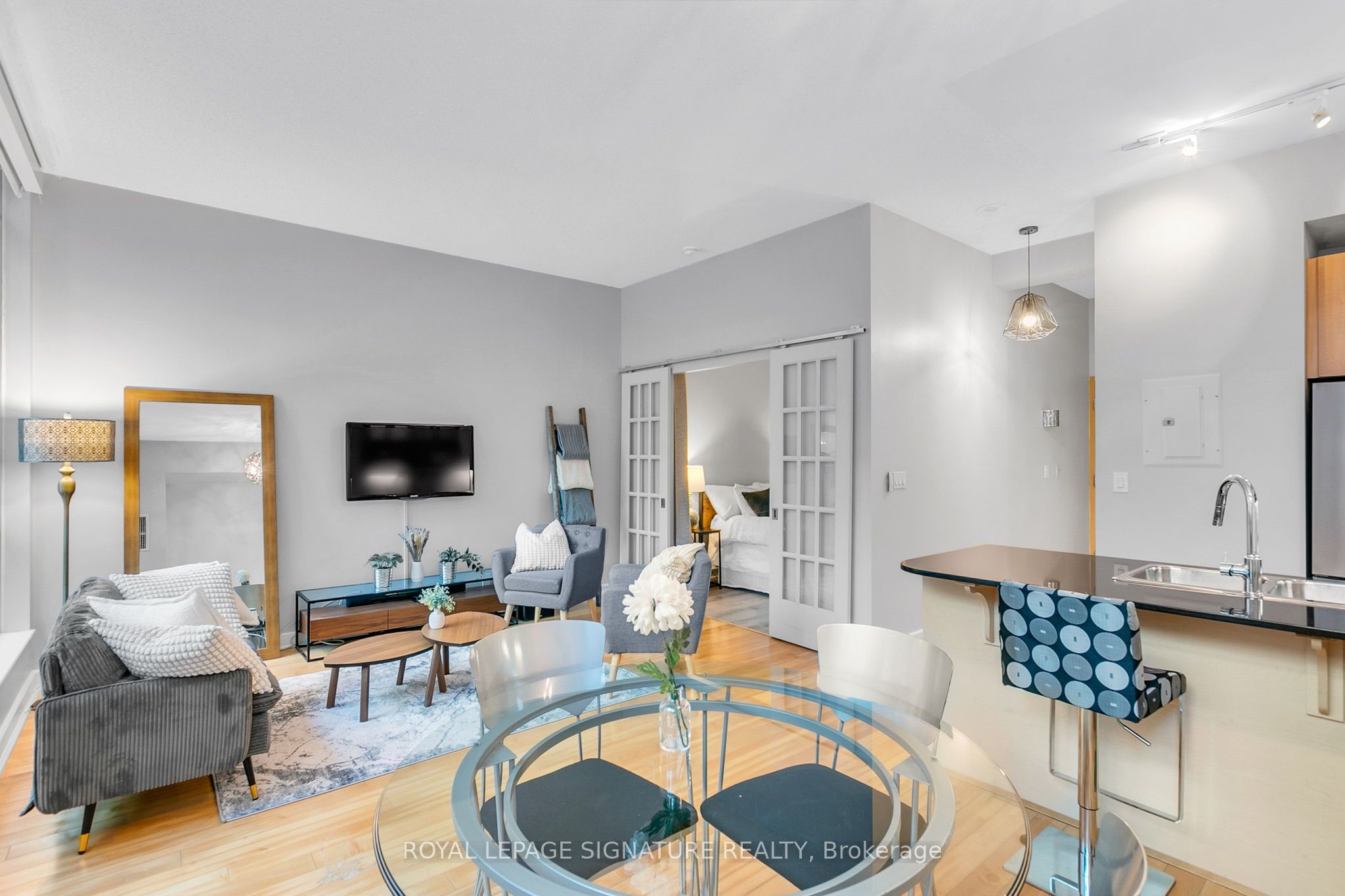 350 Wellington Street W G25