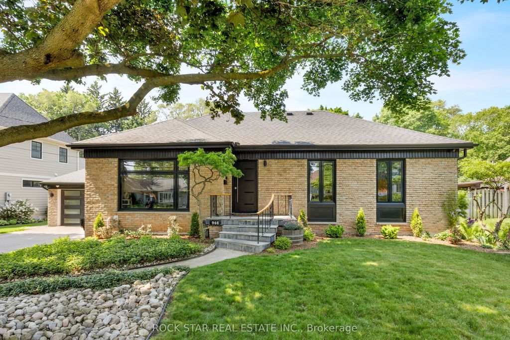 Photo of 946 Glenwood Avenue, Burlington, ON L7T 2K2 (MLS # W13004990)