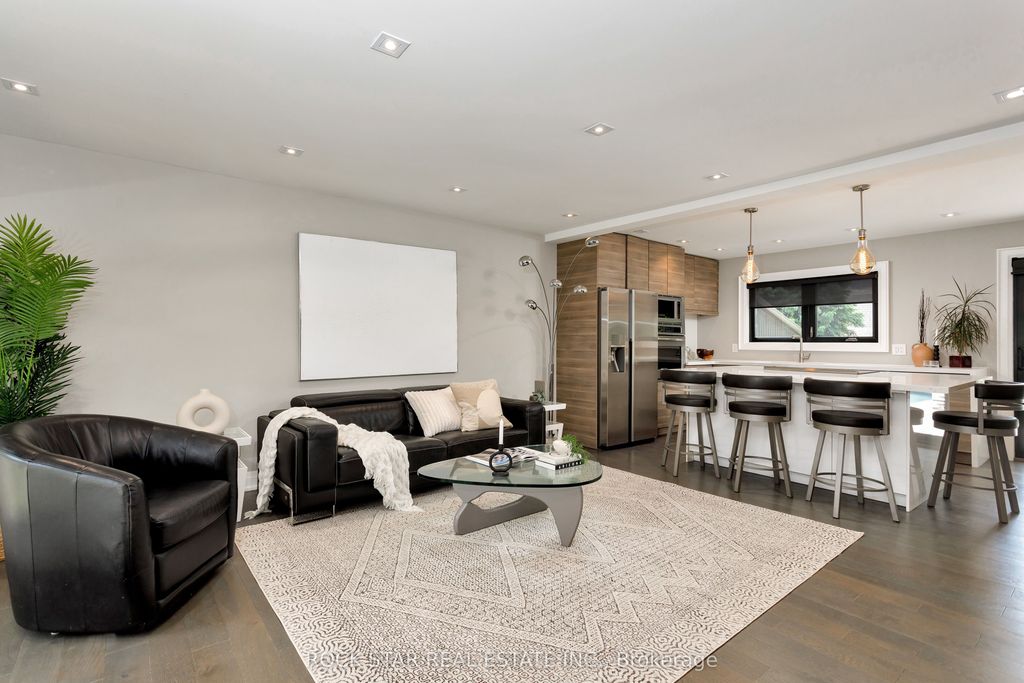 Photo of 946 Glenwood Avenue, Burlington, ON L7T 2K2 (MLS # W13004990)