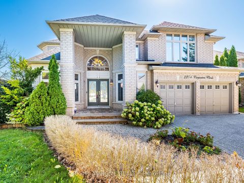 2204 Carpenters Circle Oakville ON L6M 3C7