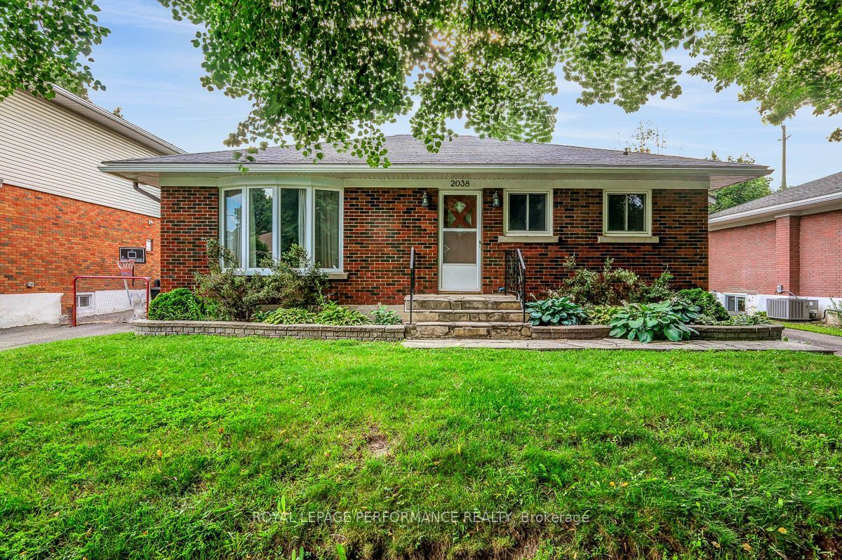 Photo 1 of 19 — 2038 Arch Street, Elmvale Acres and Area, ON K1G 2H1