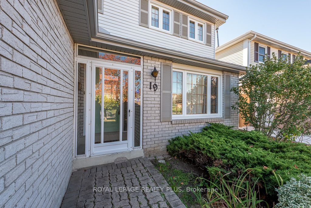 Photo of 19 Macdougall Drive, Brampton, ON L6S 3P4 (MLS # W13885782)