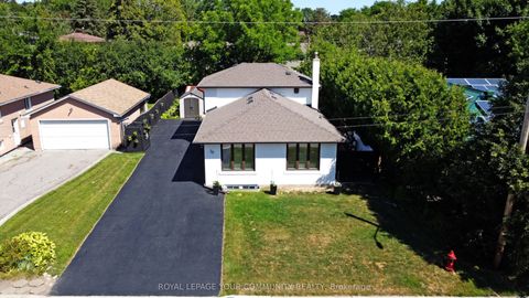 26 Kemano Road Aurora ON L4G 2Y3