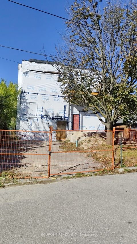 Photo of 30 Irvington Crescent, Toronto, ON M2N 2Z1 (MLS # C12455027)