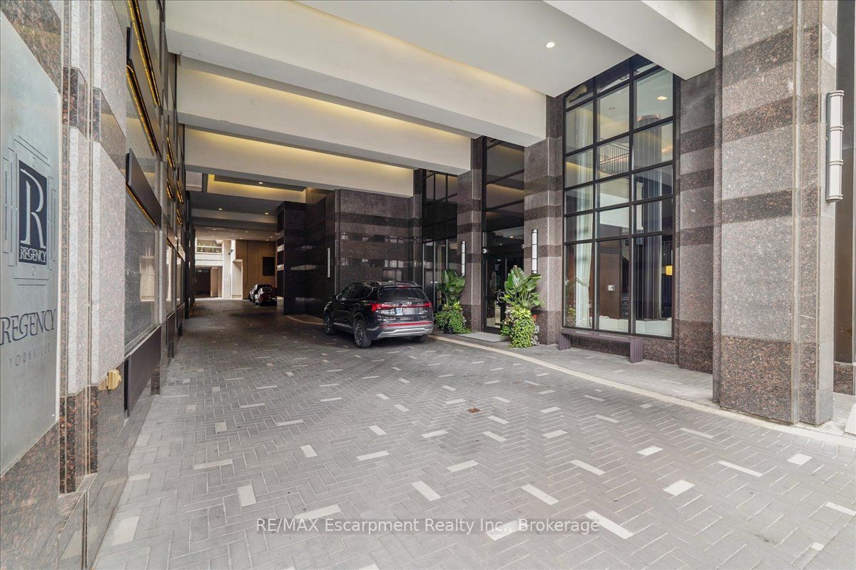68 Yorkville Avenue N 304