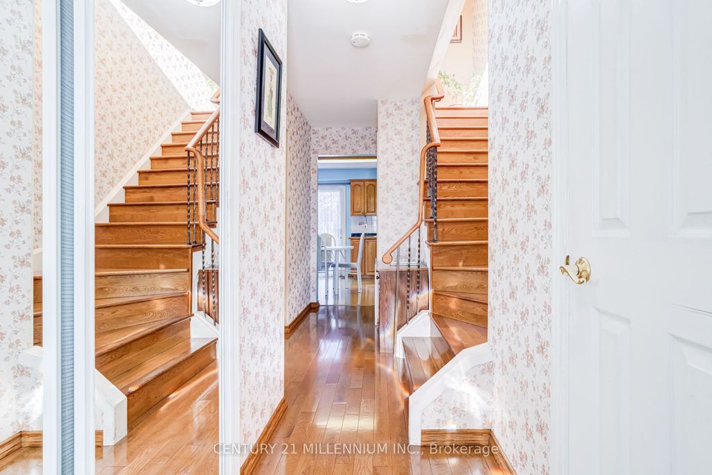 Photo of 20 Peelton Heights Road, Brampton, ON L6Y 2J2 (MLS # W12613802)