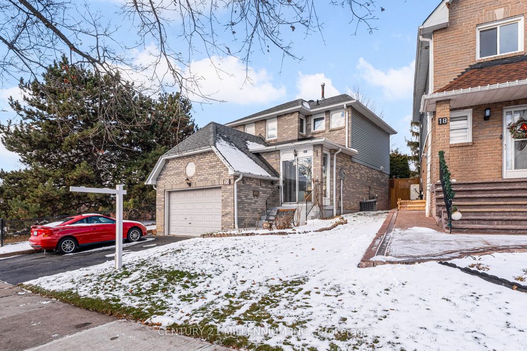 Photo of 20 Peelton Heights Road, Brampton, ON L6Y 2J2 (MLS # W12613802)
