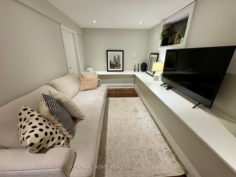 912 Royal York Road BSMT Toronto ON M8Y 2V7