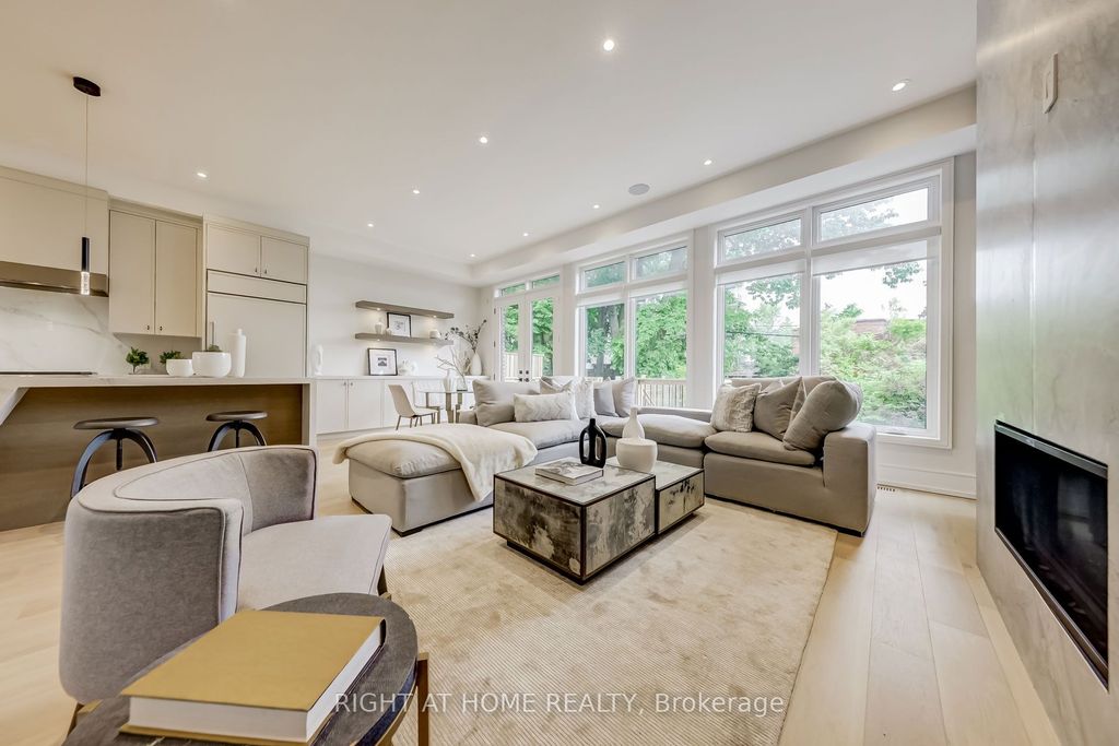 Photo of 102 Parklea Drive, Toronto, ON M4G 2J8 (MLS # C12744042)