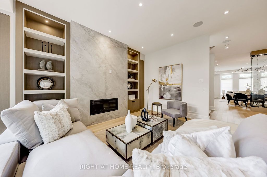 Photo of 102 Parklea Drive, Toronto, ON M4G 2J8 (MLS # C12744042)