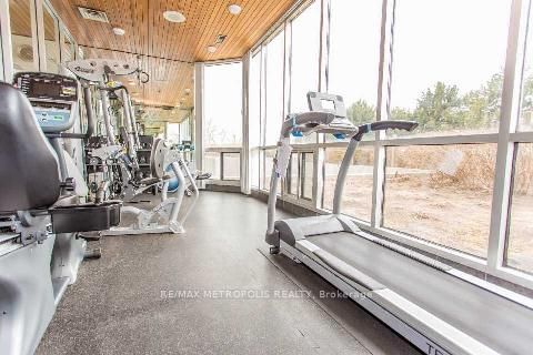880 Dundas Street W Ph01