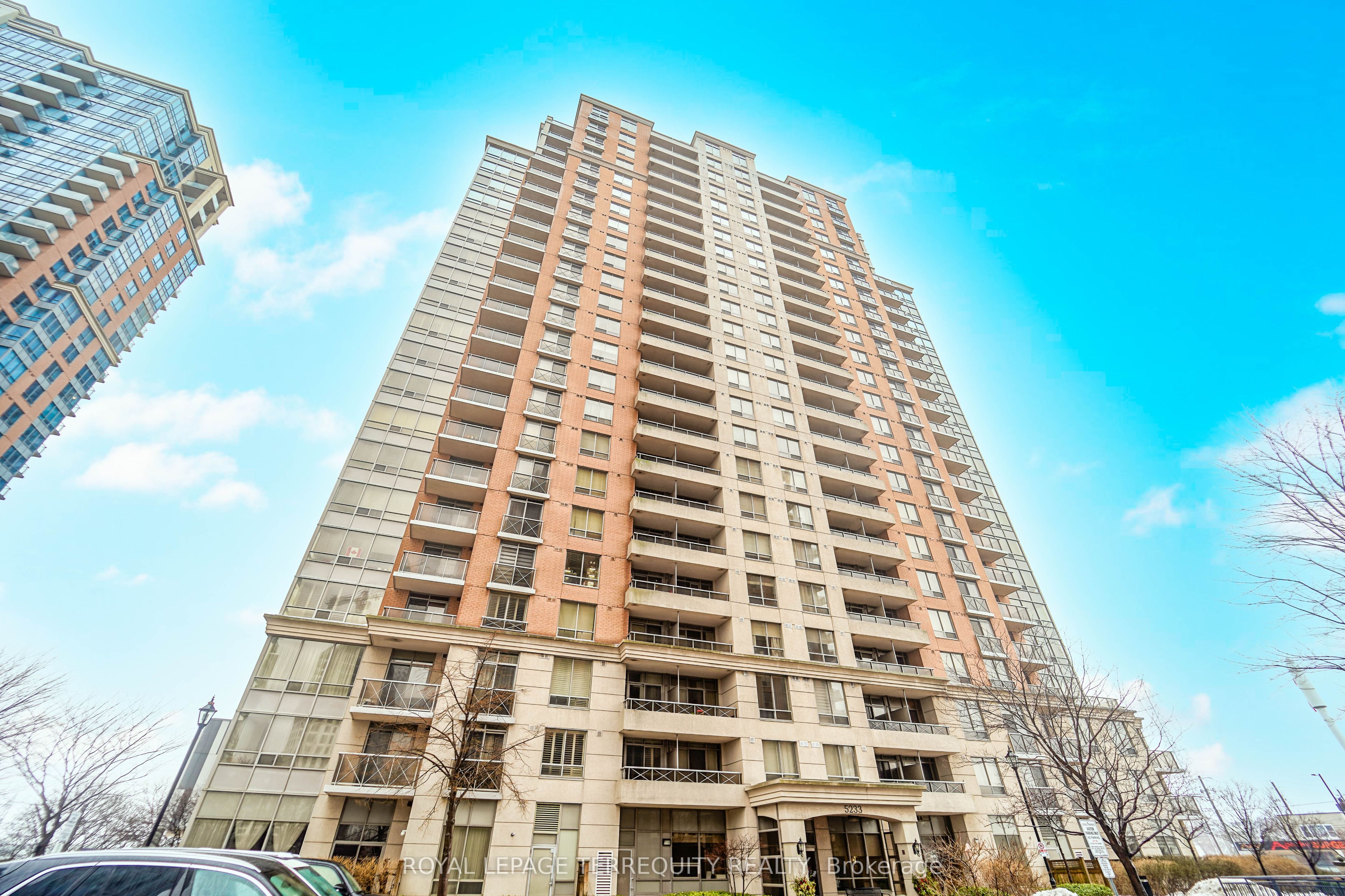 5233 Dundas Street W 1727