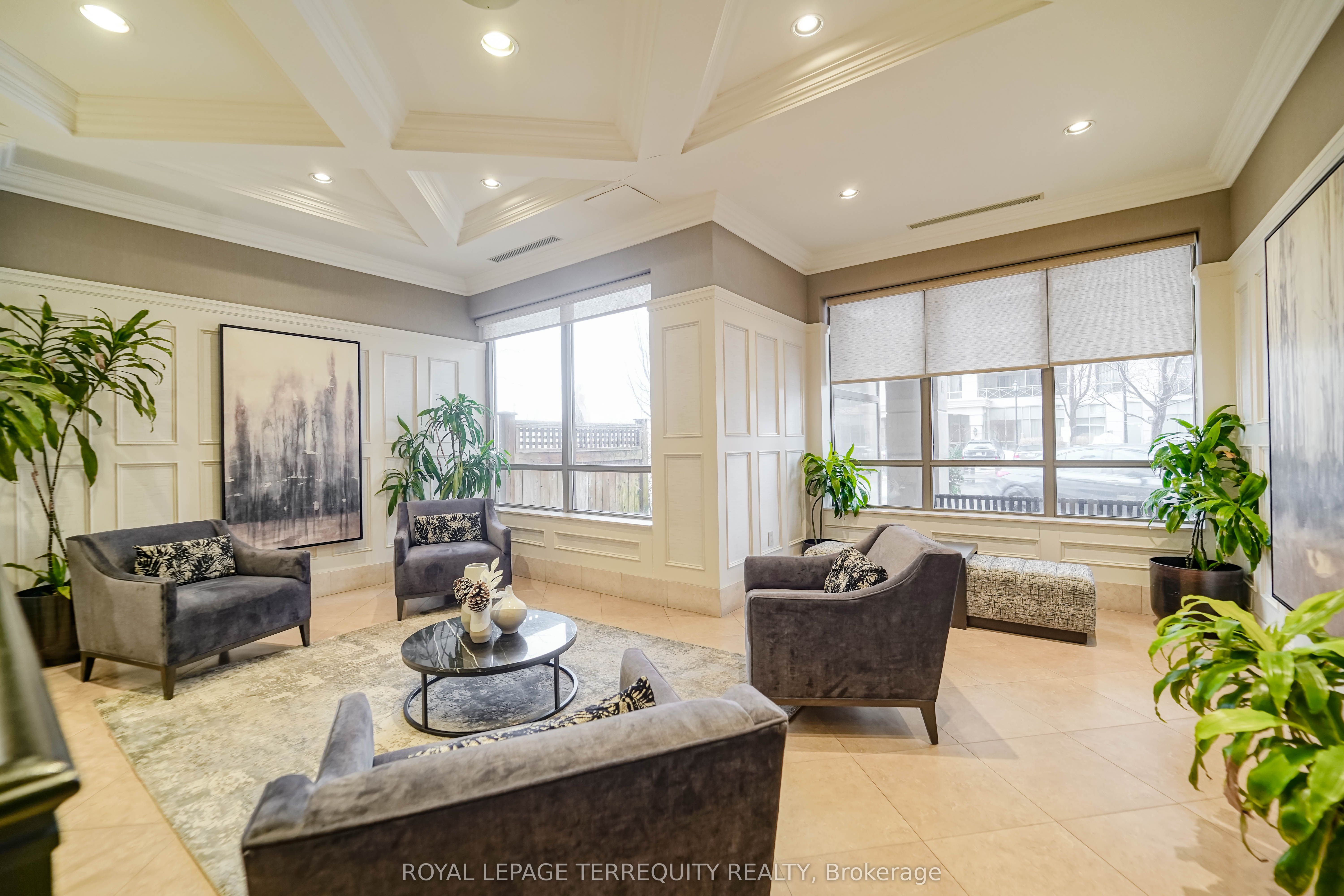 5233 Dundas Street W 1727