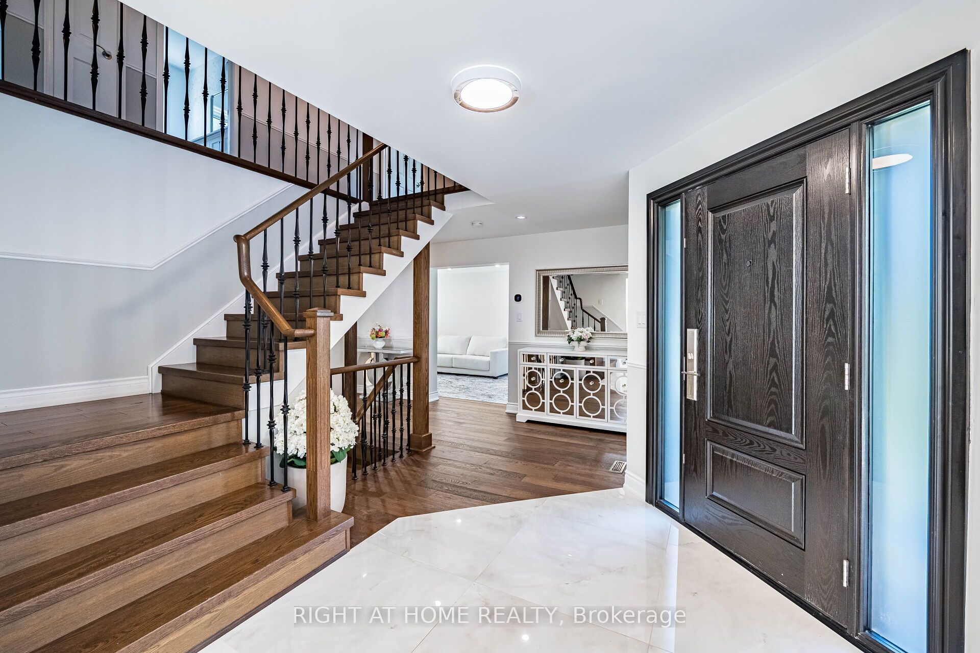 3981 Mahogany Row
