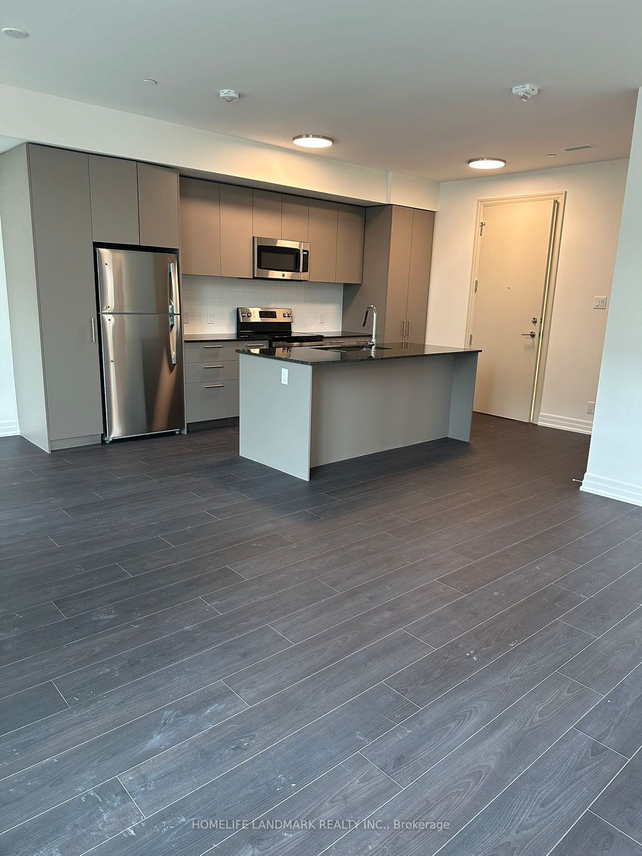 101 Cathedral High Street 106