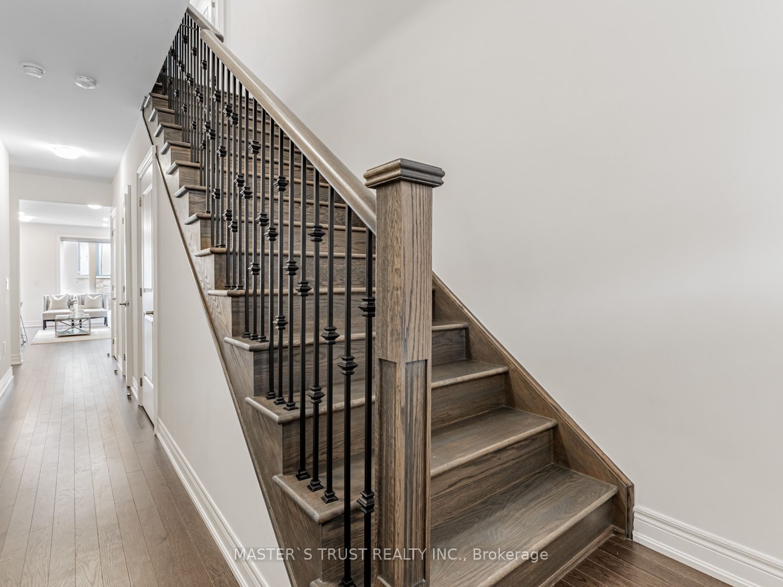 6 Schmeltzer Crescent