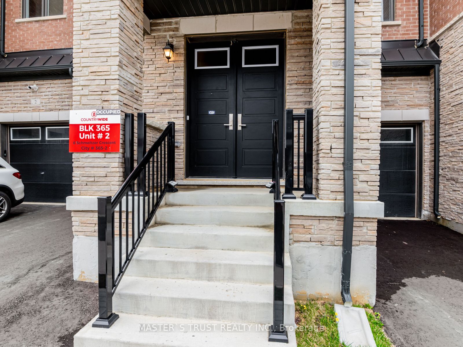 6 Schmeltzer Crescent