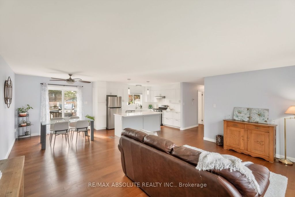 Photo of 33 Owlshead Road, Stittsville - Munster - Richmond, ON K0A 3P0 (MLS # X13033352)