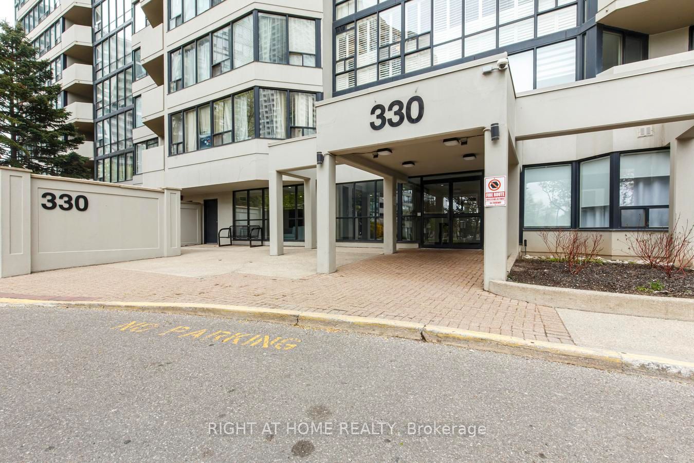 330 Rathburn Road W 306
