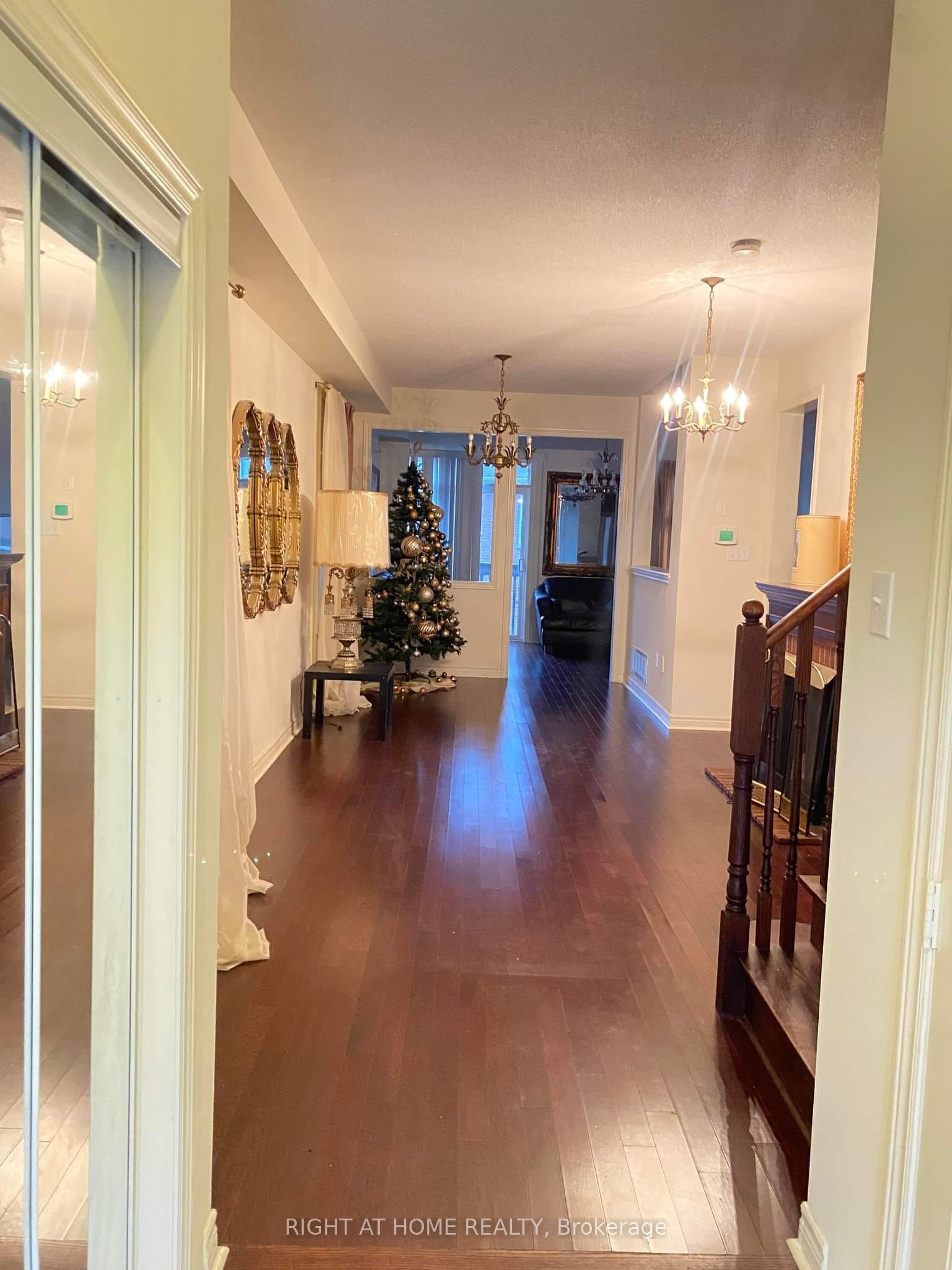 3365 Stoney Crescent Upper