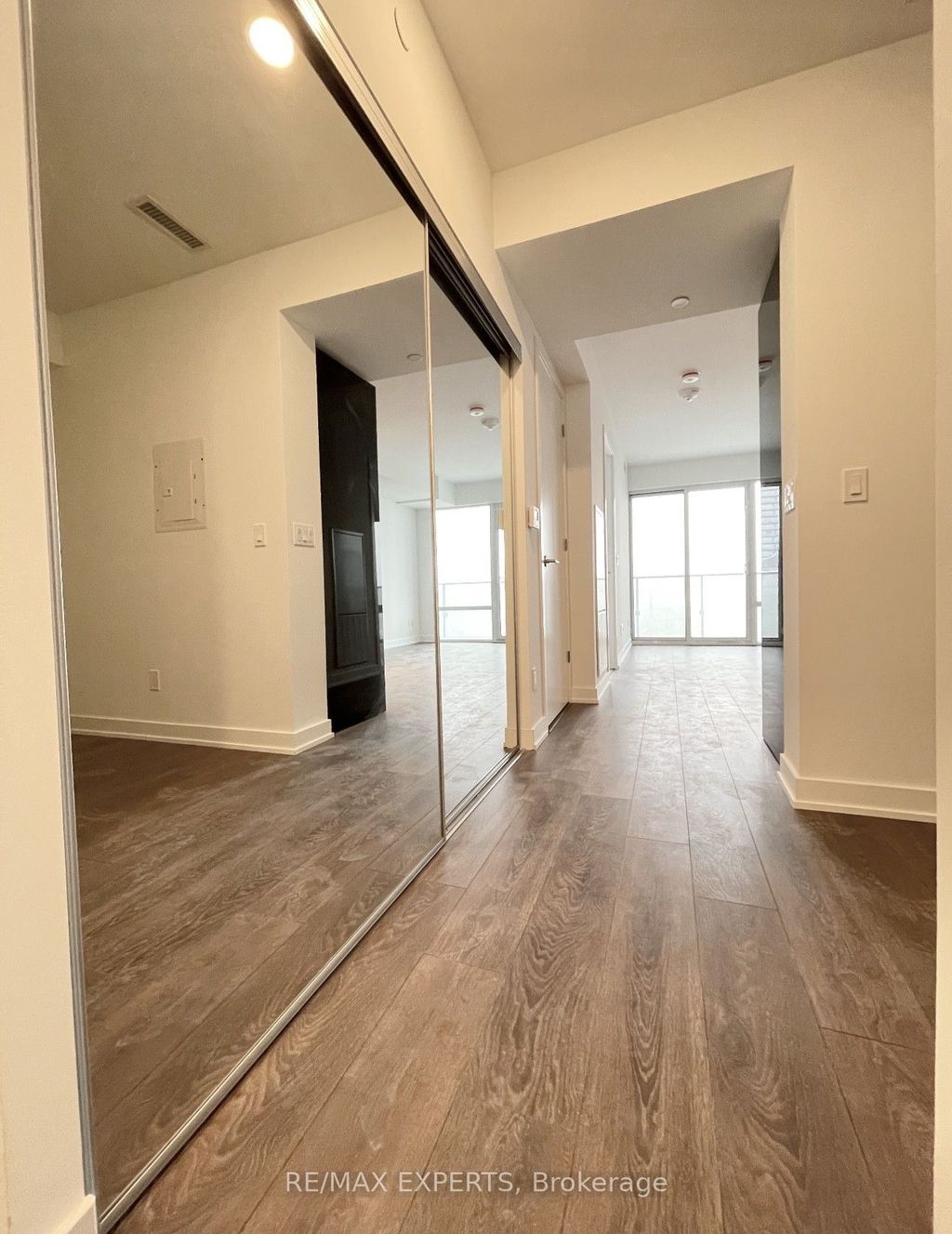 Photo of 501 Yonge Street #3213, Toronto, ON M4Y 0G8 (MLS # C12279910)