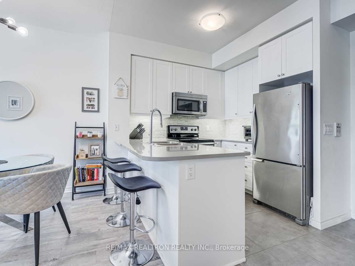 25 Lower Simcoe Street 305