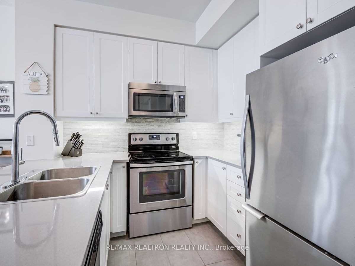 25 Lower Simcoe Street 305