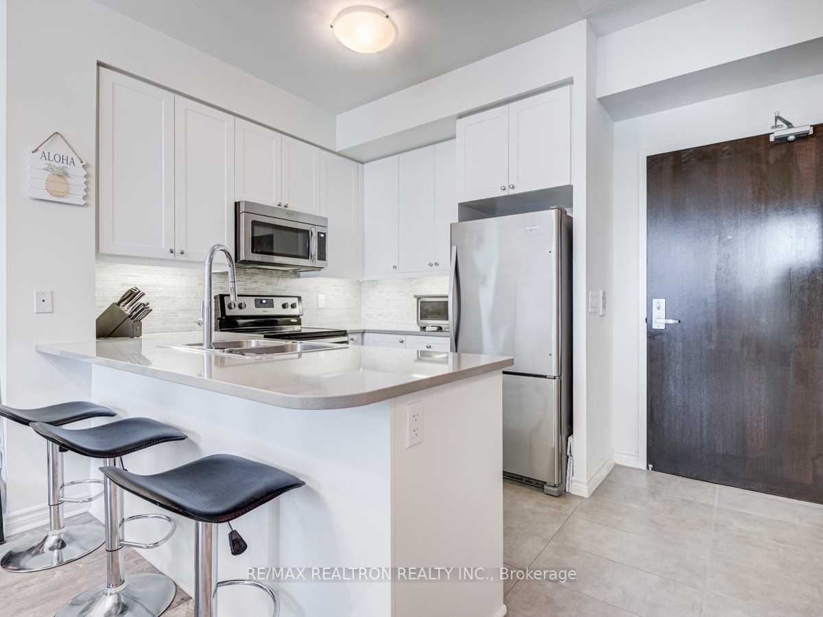 25 Lower Simcoe Street 305