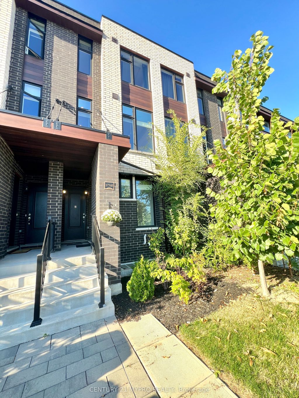 Photo of 1776 Lawrence Avenue W, Toronto, ON M6L 1C7 (MLS # W12442611)