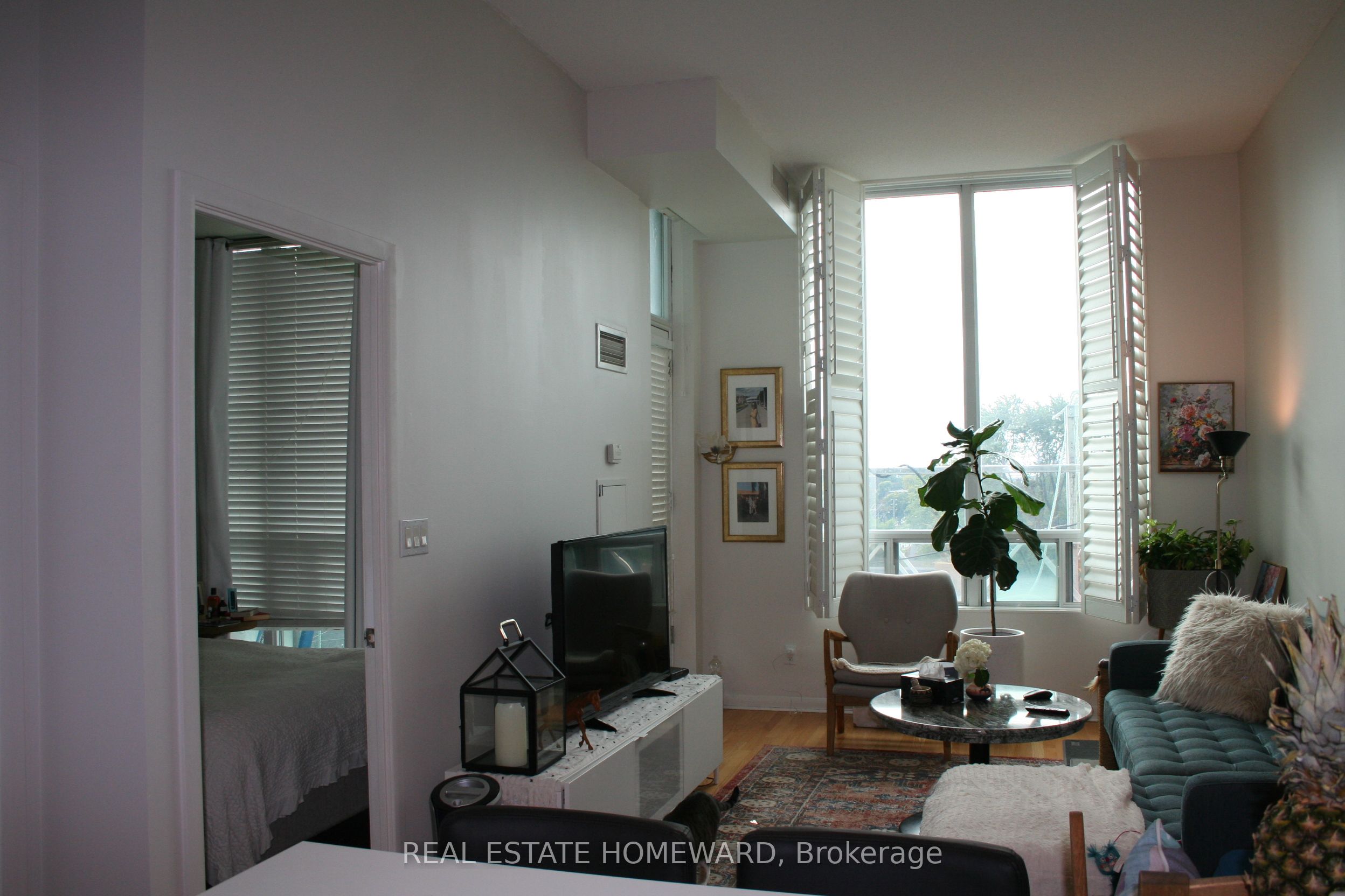3391 Bloor Street W 601