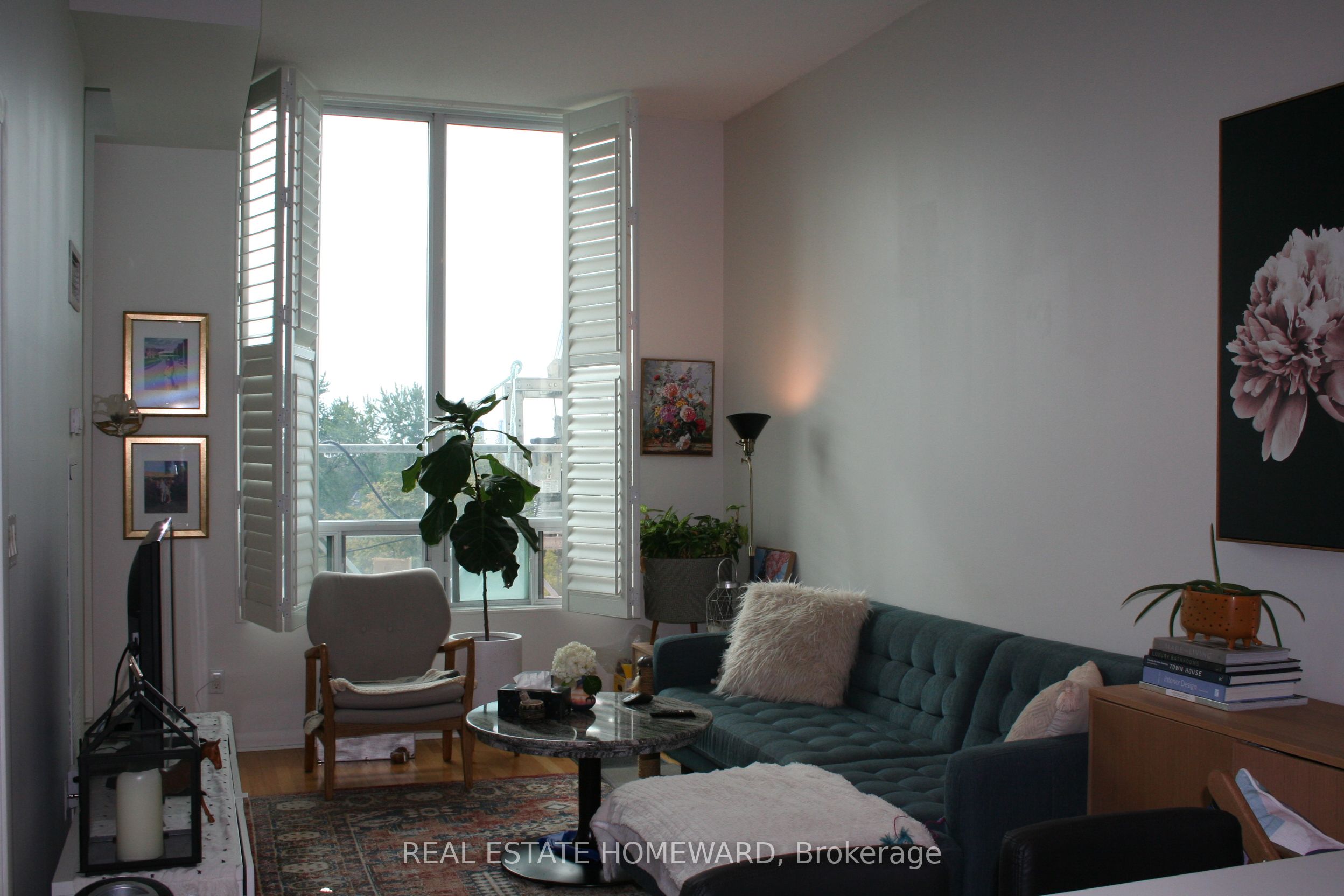 3391 Bloor Street W 601