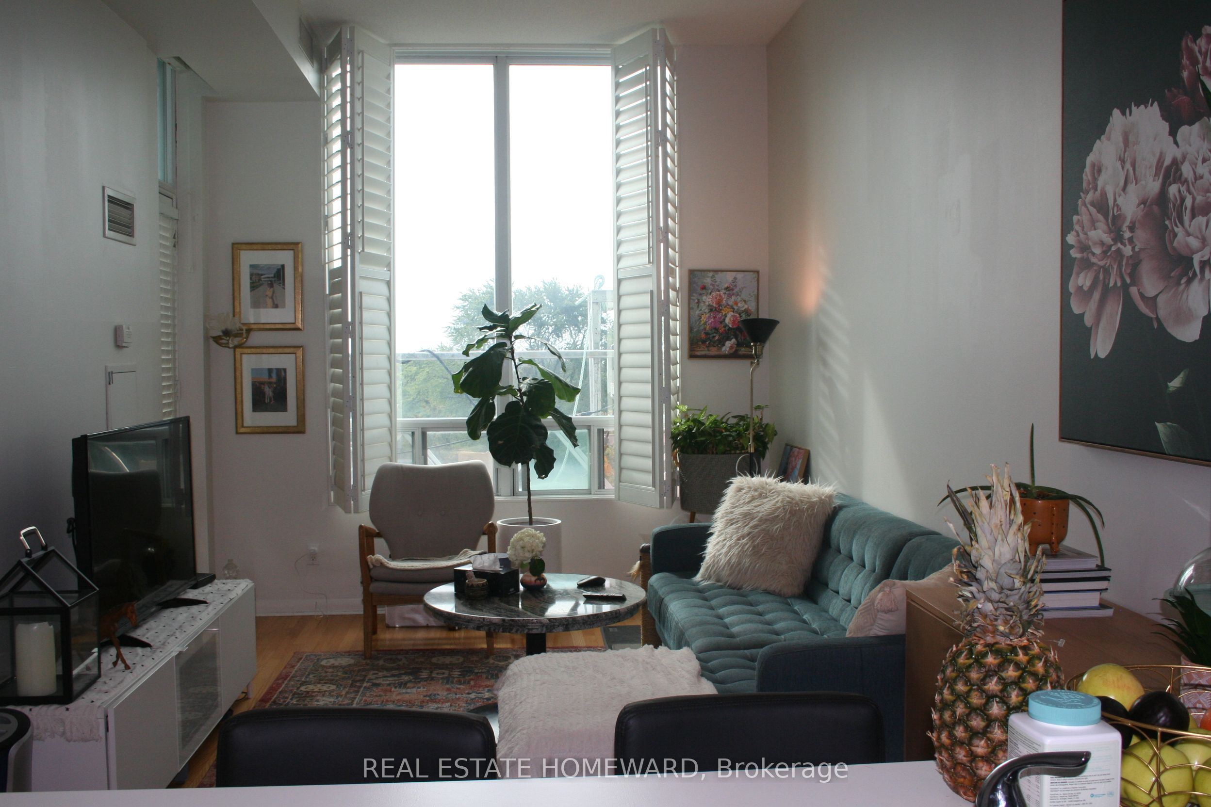 3391 Bloor Street W 601