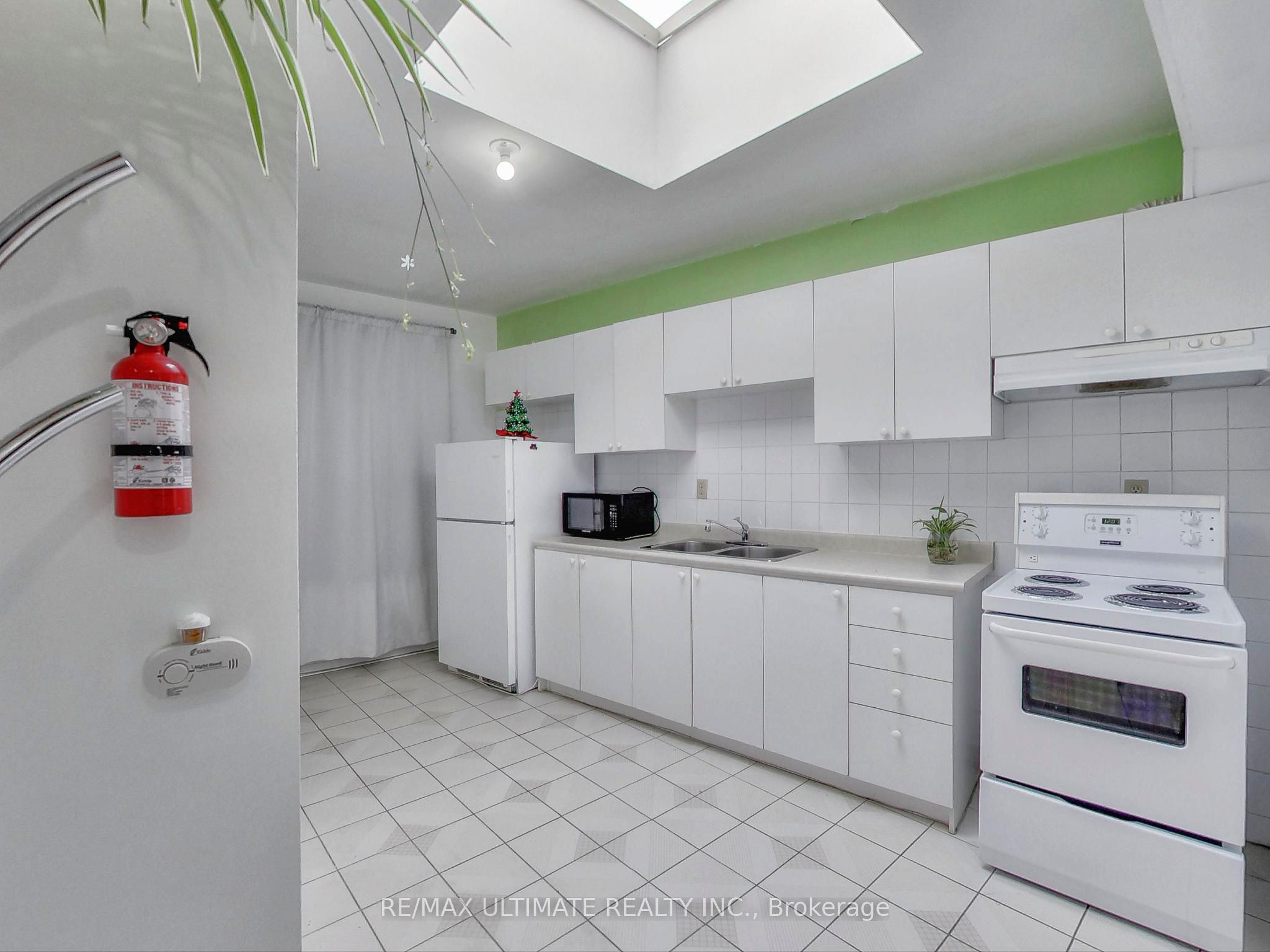 1584 Dundas Street W Apt #2