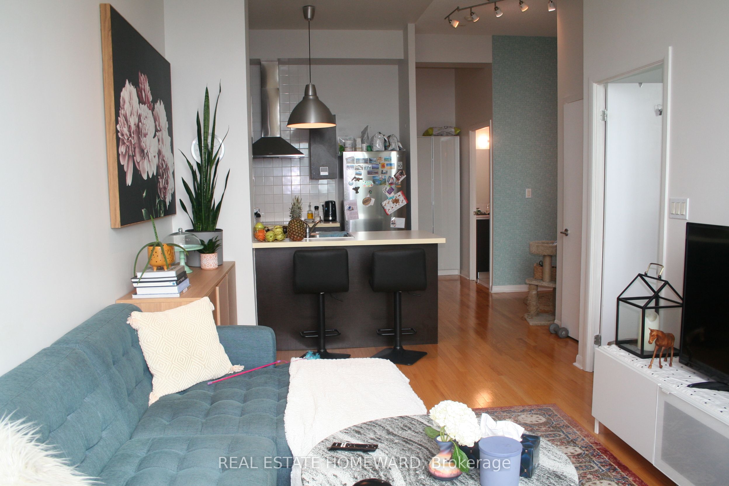 3391 Bloor Street W 601