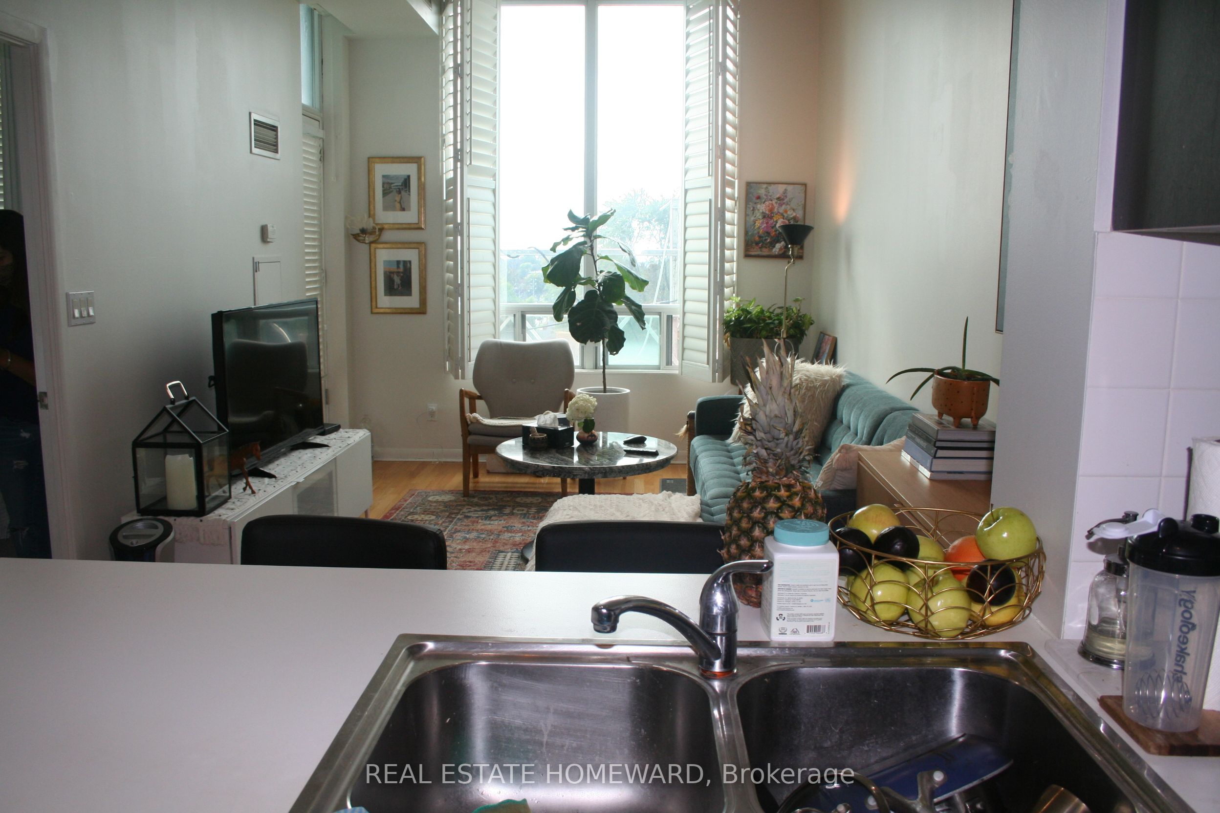 3391 Bloor Street W 601