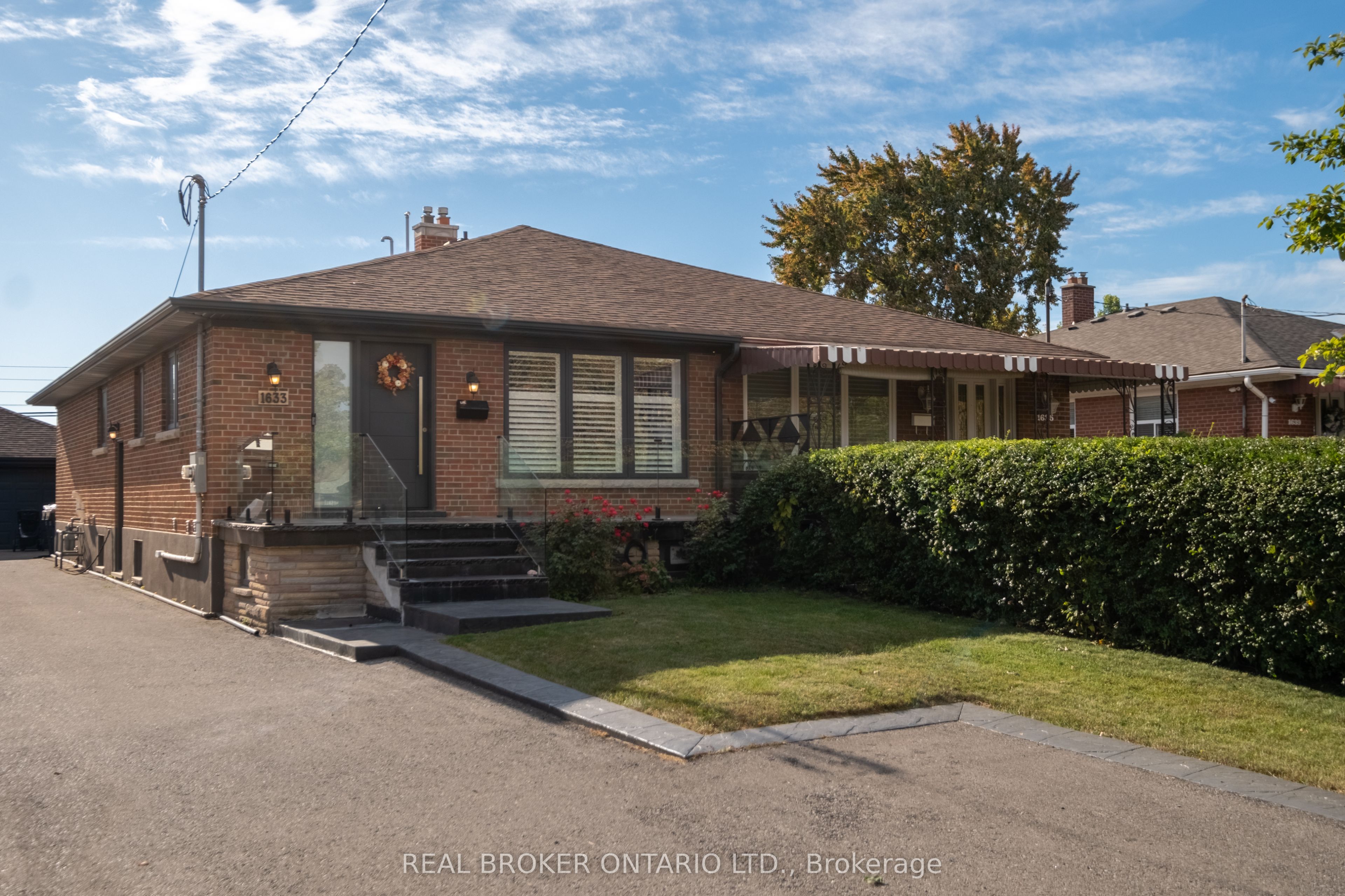 1633 Coram Crescent