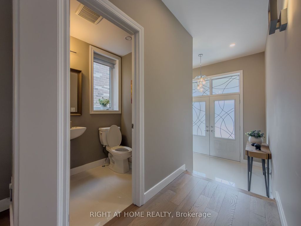 Photo of 77 Leaden Hall Drive, East Gwillimbury, ON L9N 0R5 (MLS # N12958936)