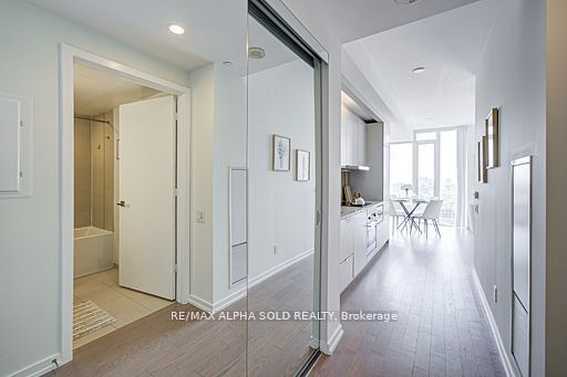 101 Peter Street 3710