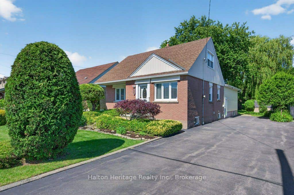 Photo of 476 East 37th Street, Hamilton, ON L8V 4B9 (MLS # X13487206)