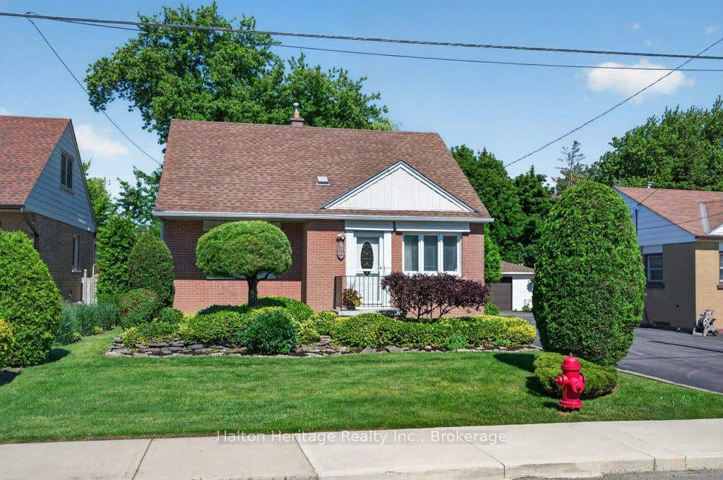 Photo of 476 East 37th Street, Hamilton, ON L8V 4B9 (MLS # X13487206)