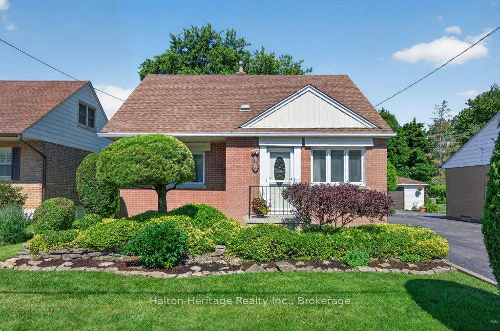 Photo of 476 East 37th Street, Hamilton, ON L8V 4B9 (MLS # X13487206)