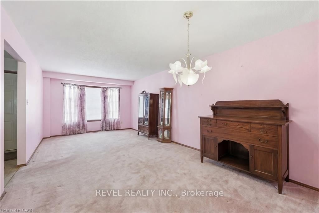 Photo of 5 Charing Drive, Hamilton, ON L8W 2P5 (MLS # X12777970)