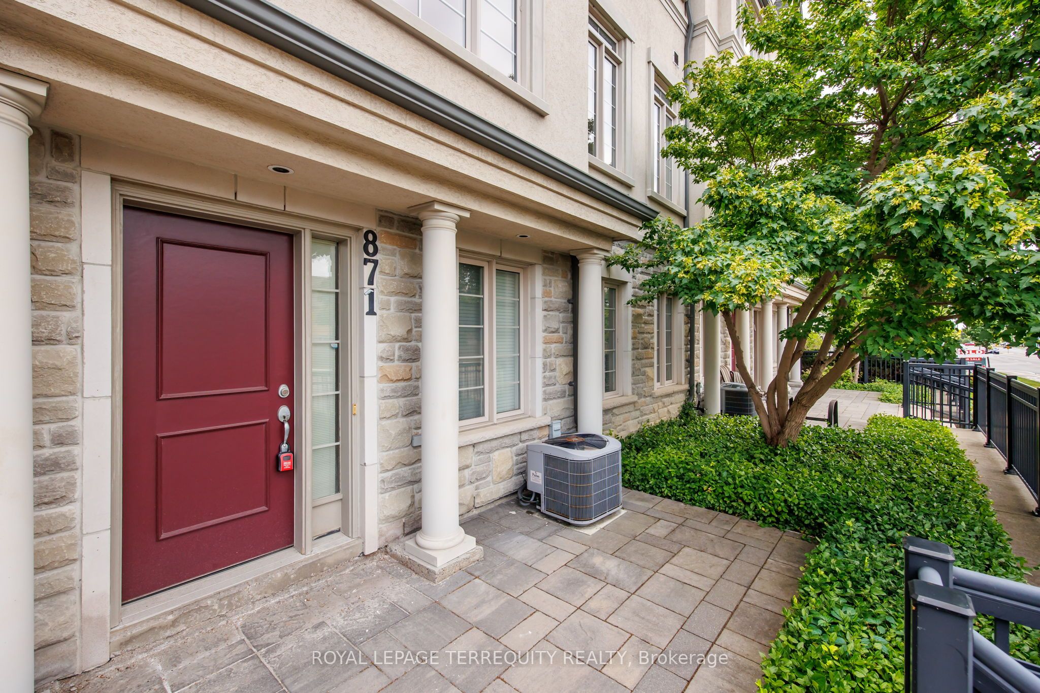 871 New Westminster Drive 25