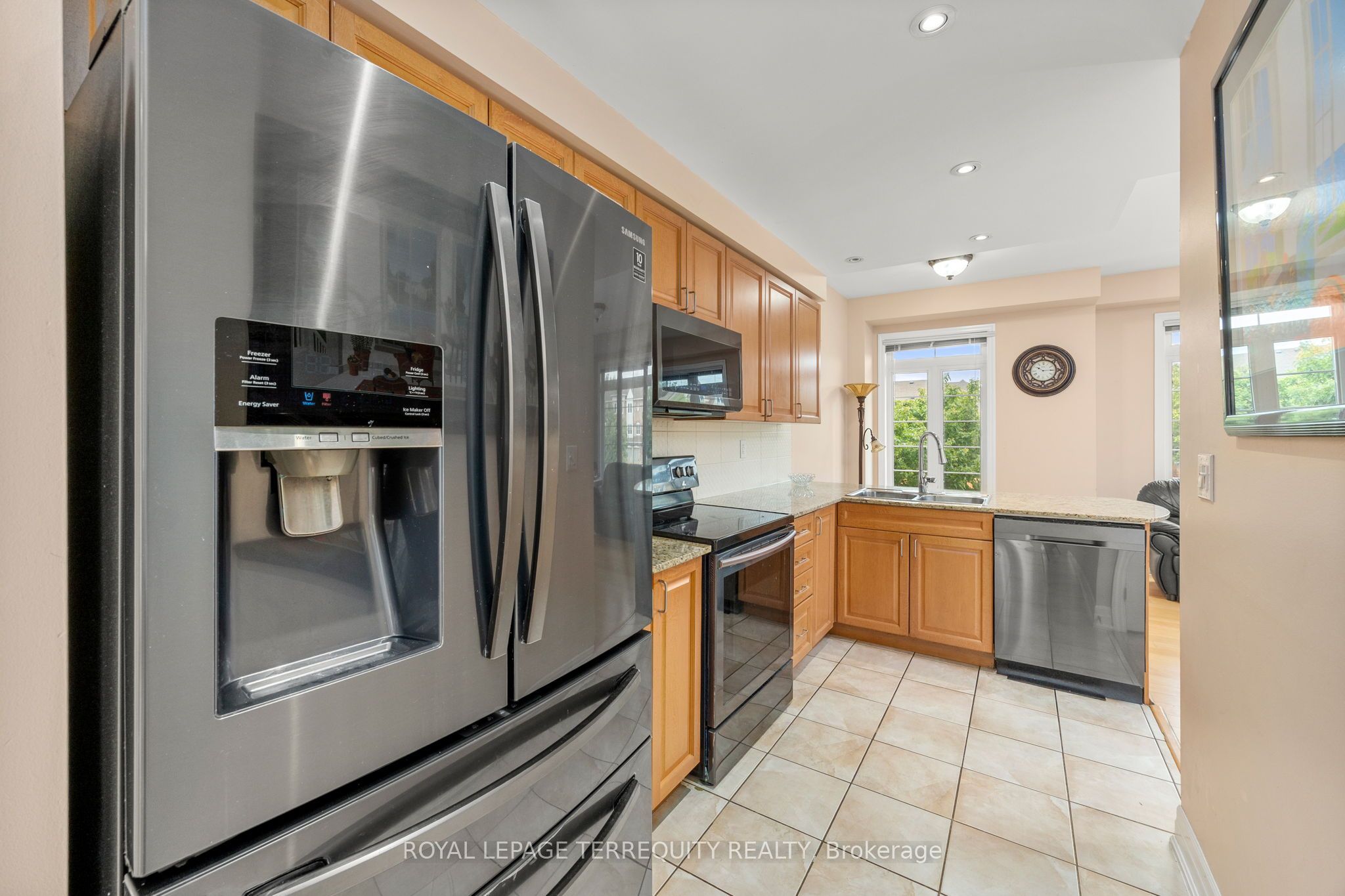 871 New Westminster Drive 25