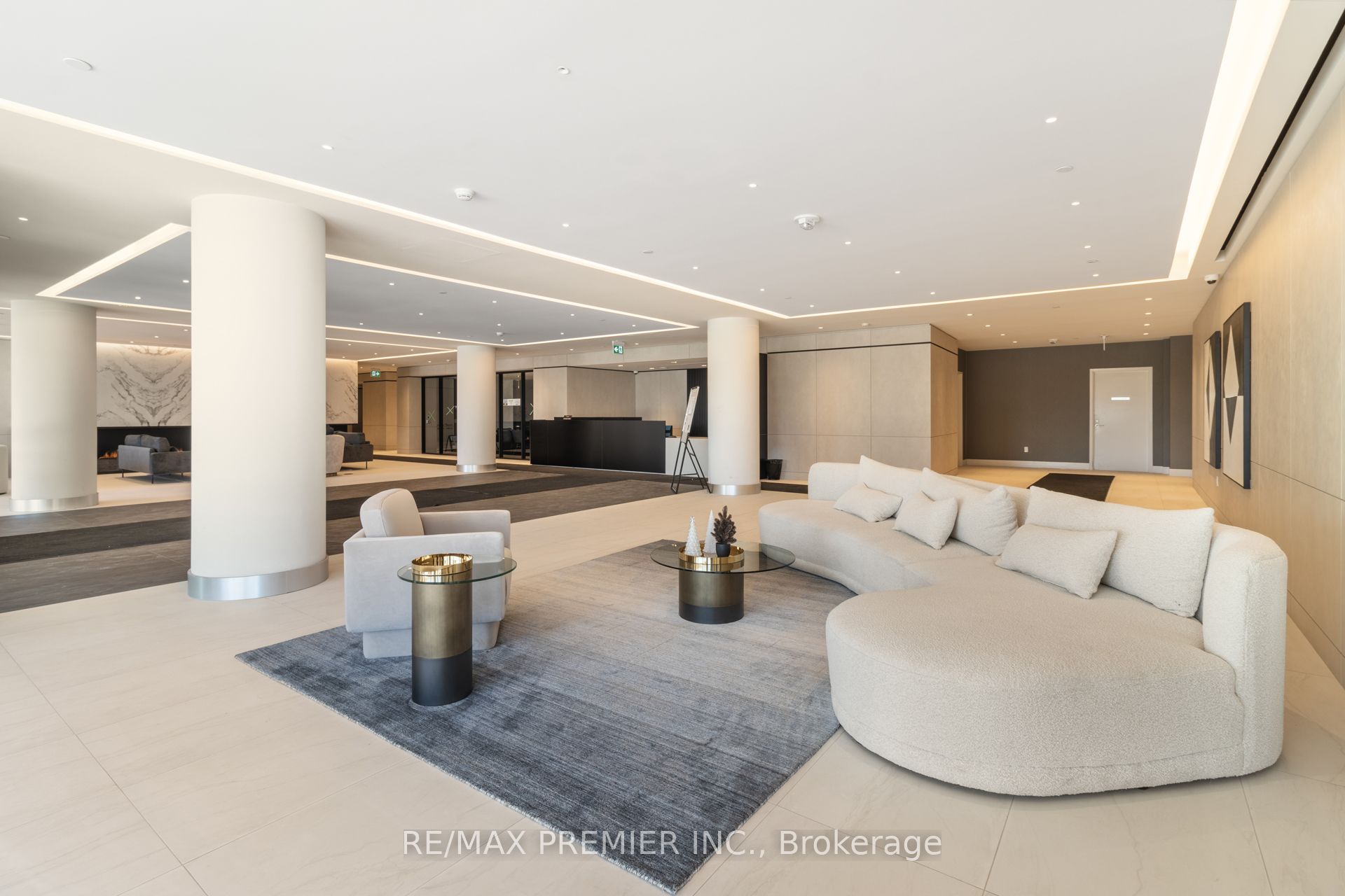 30 Upper Mall Way 909
