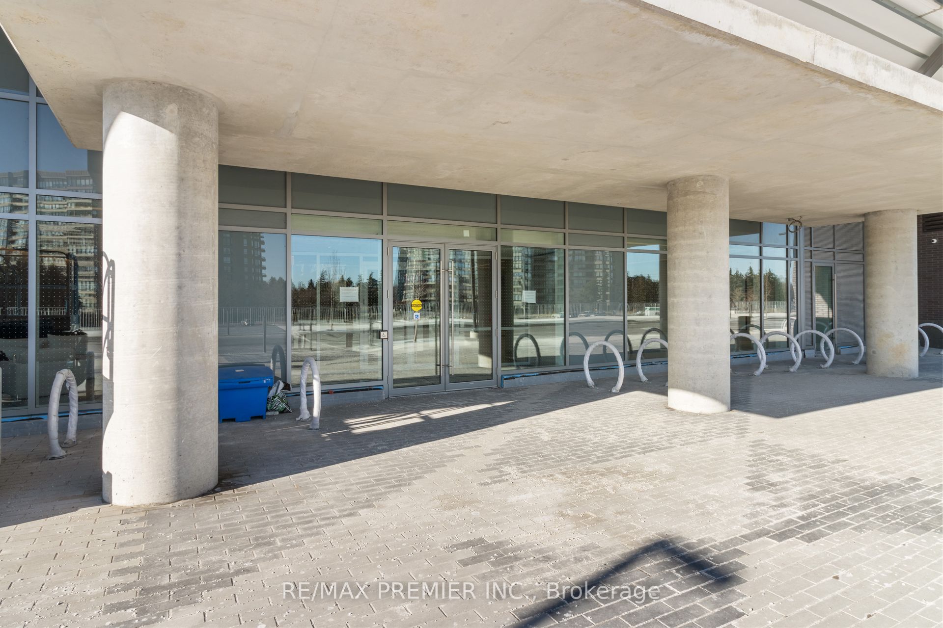 30 Upper Mall Way 909
